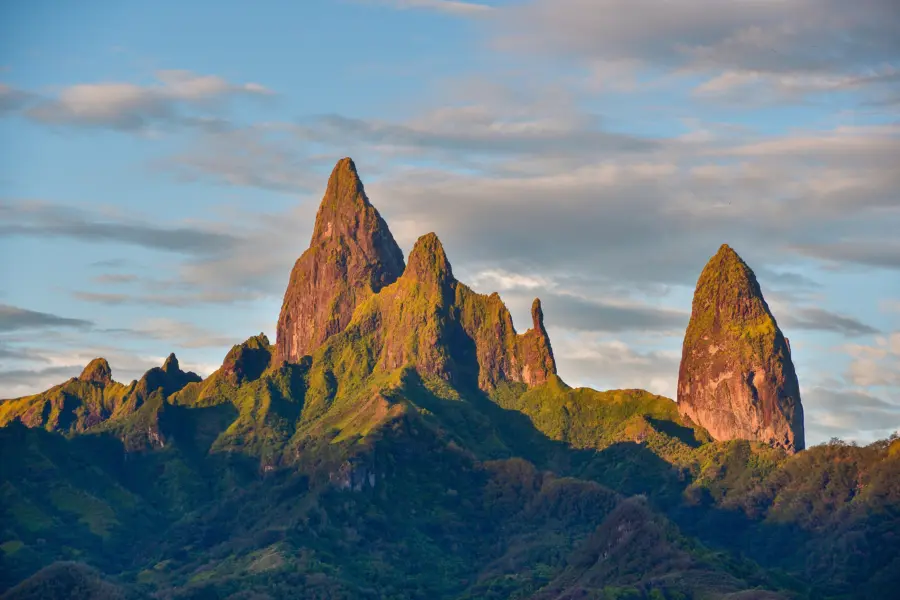 Avila Reizen Frans Polynesië Marquesas eolanden Ua Poa bergpieken