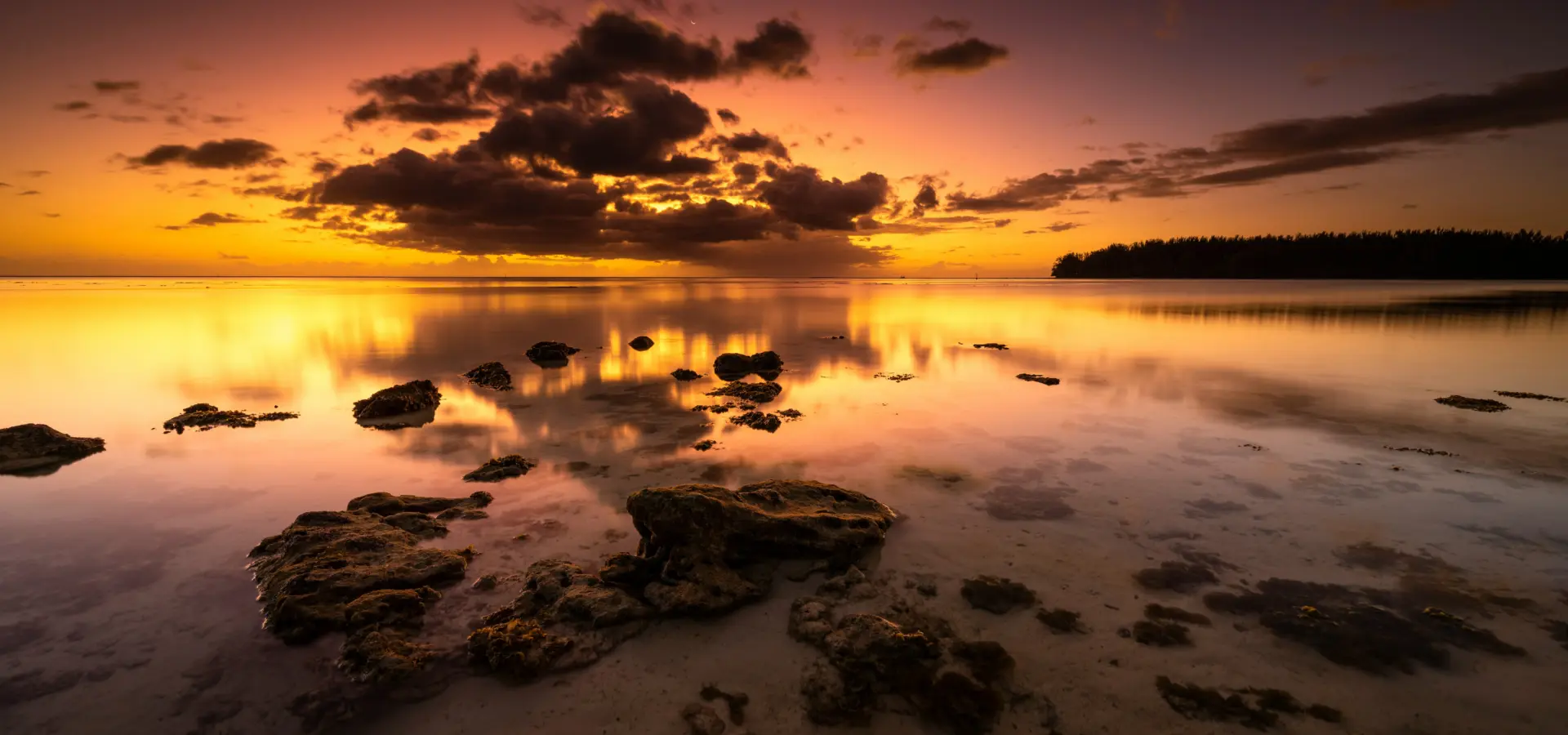 Avila Reizen Frans Polynesië Moorea zonsondergang