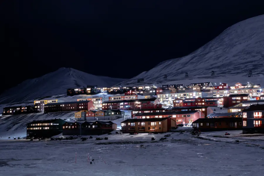 Avila Reizen Spitsbergen by night