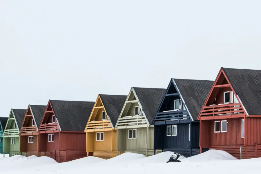 Avila Reizen Spitsbergen houses