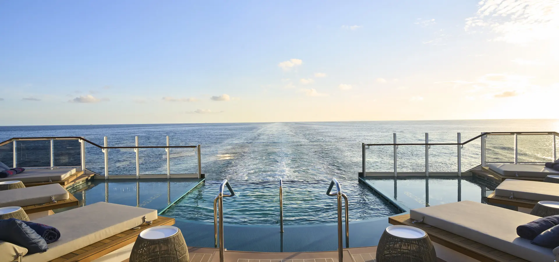 Avila Reizen cruises EXPLORA I ASTERN POOL 06