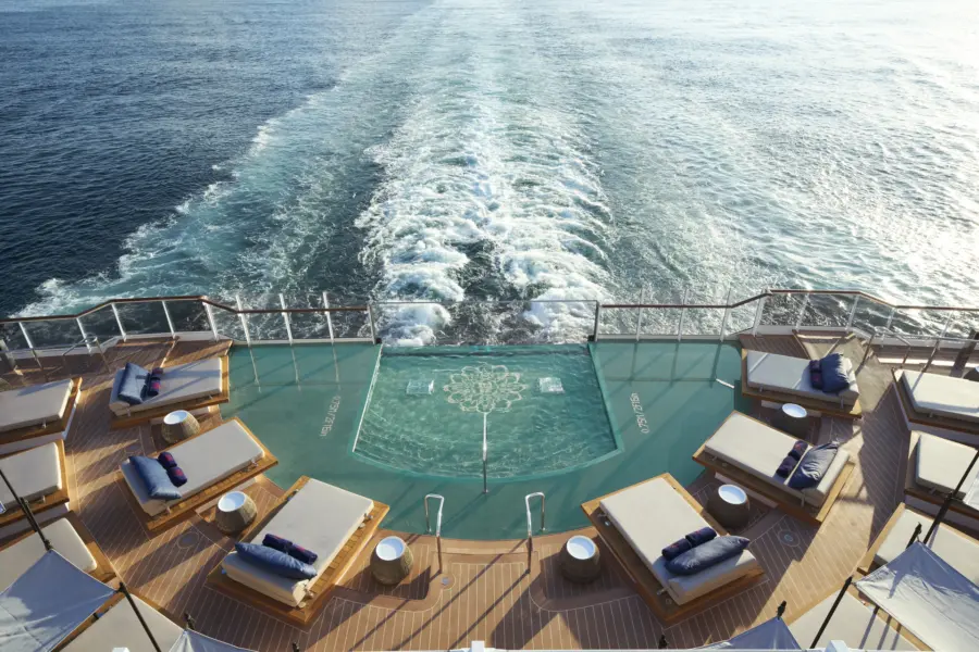 Avila Reizen cruises EXPLORA I ASTERN POOL 01