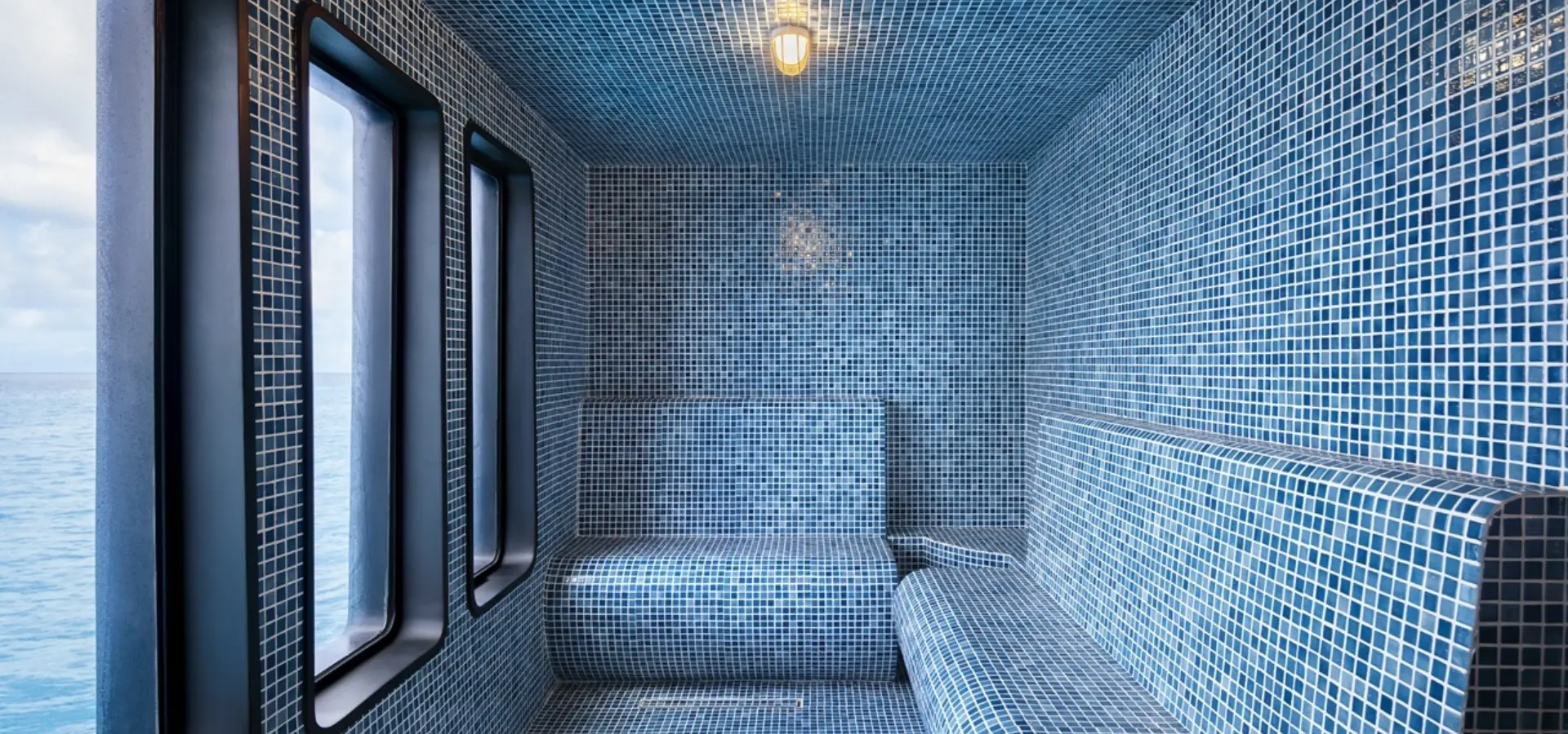 Avila Reizen Hammam Hermes Galapagos Mega Catamaran