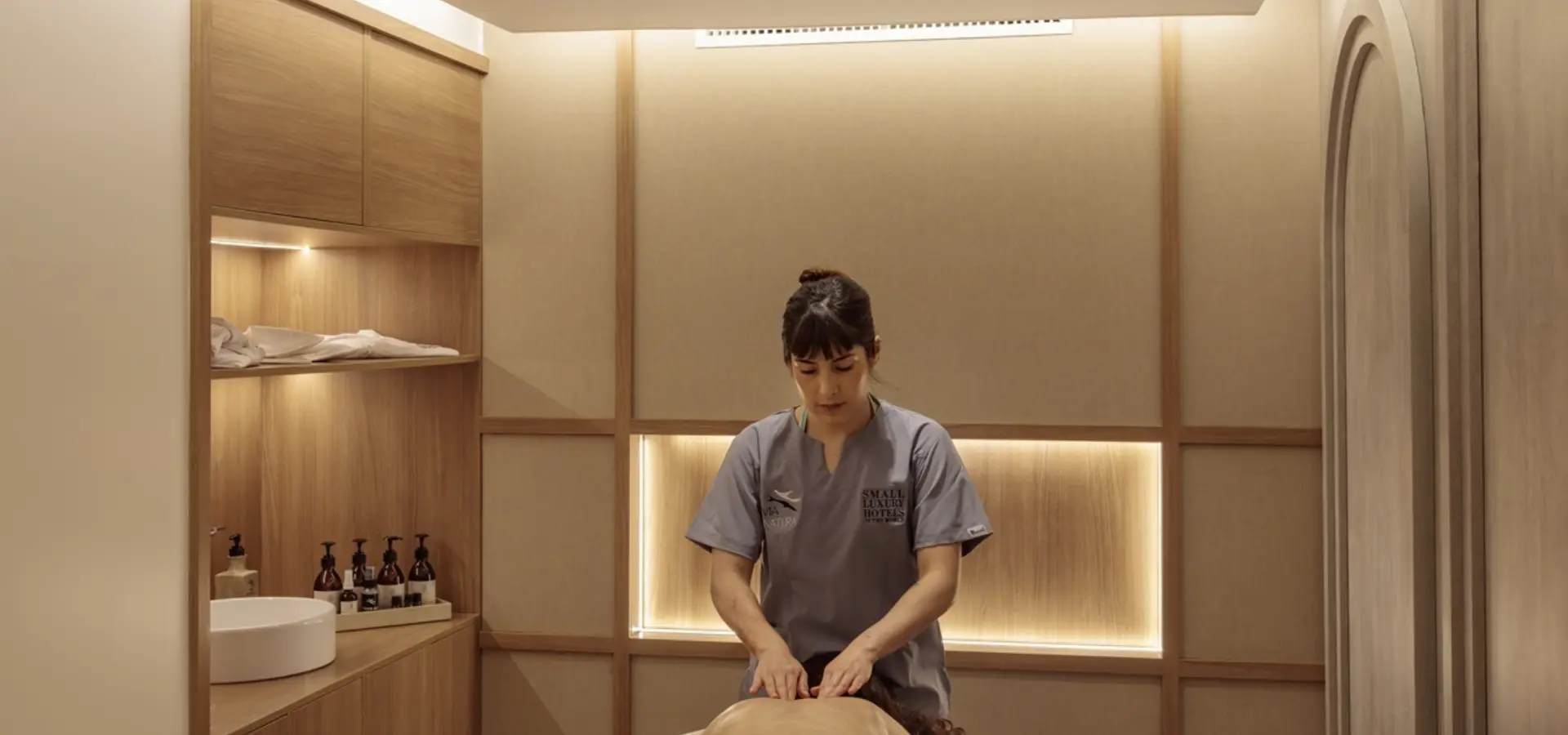 Avila Reizen Massage Service Hermes Galapagos Mega Catamaran