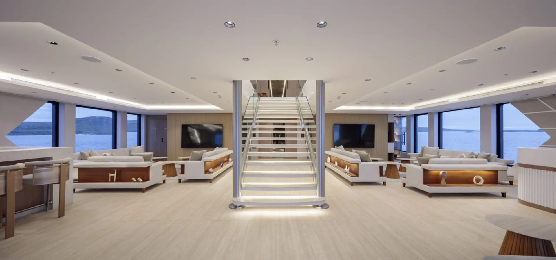 Avila Reizen Main Lounge Hermes Galapagos Mega Catamaran