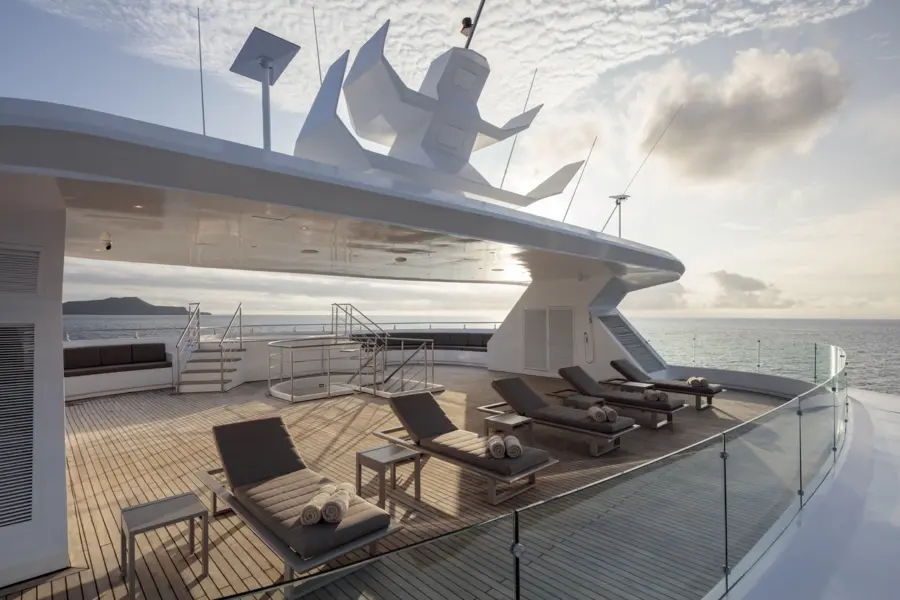 Avila Reizen Sun Deck Hermes Galapagos Mega Catamaran