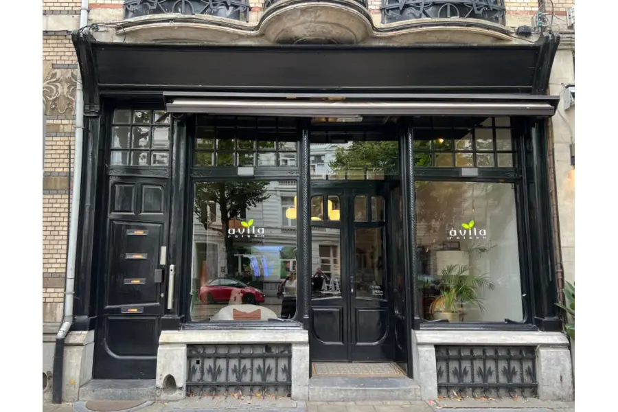 Avila Reizen Antwerpen kantoor buiten