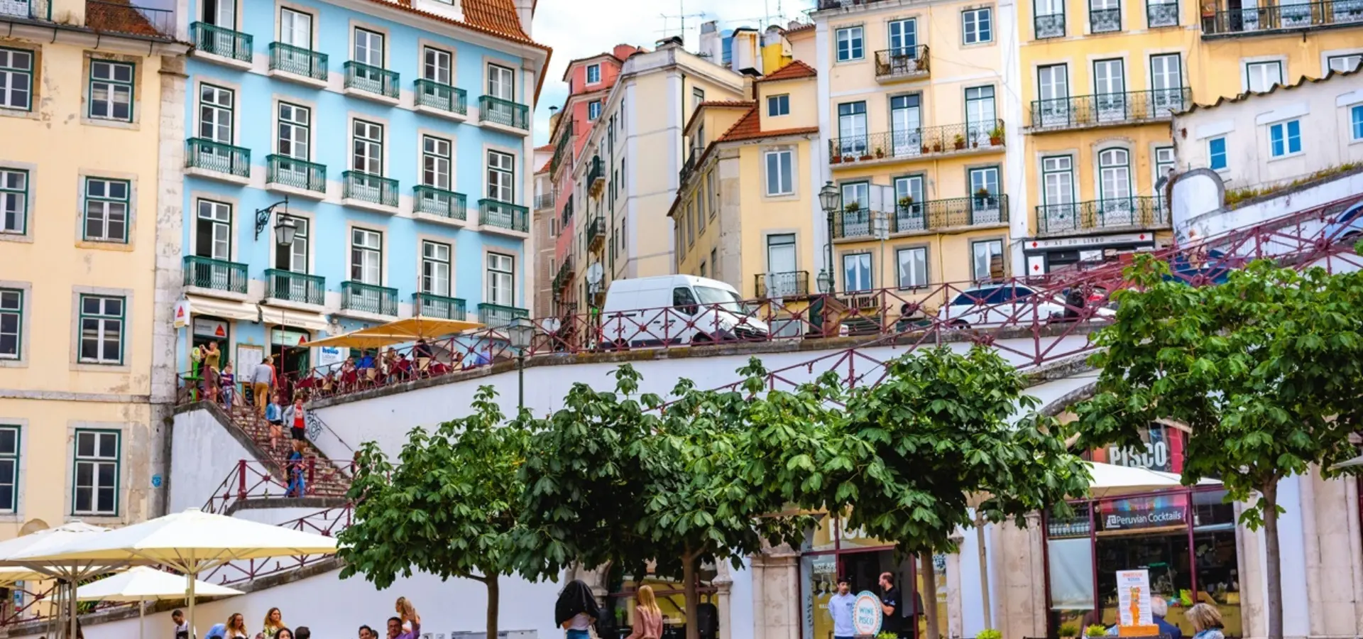 Avila Reizen Portugal Lissabon gekleurde huizen met pleintje
