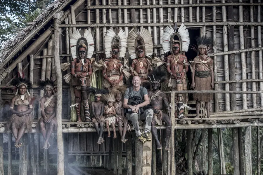 Avila Reizen Jimmy Nelson with the Kaluli Papua New Guinea 2017