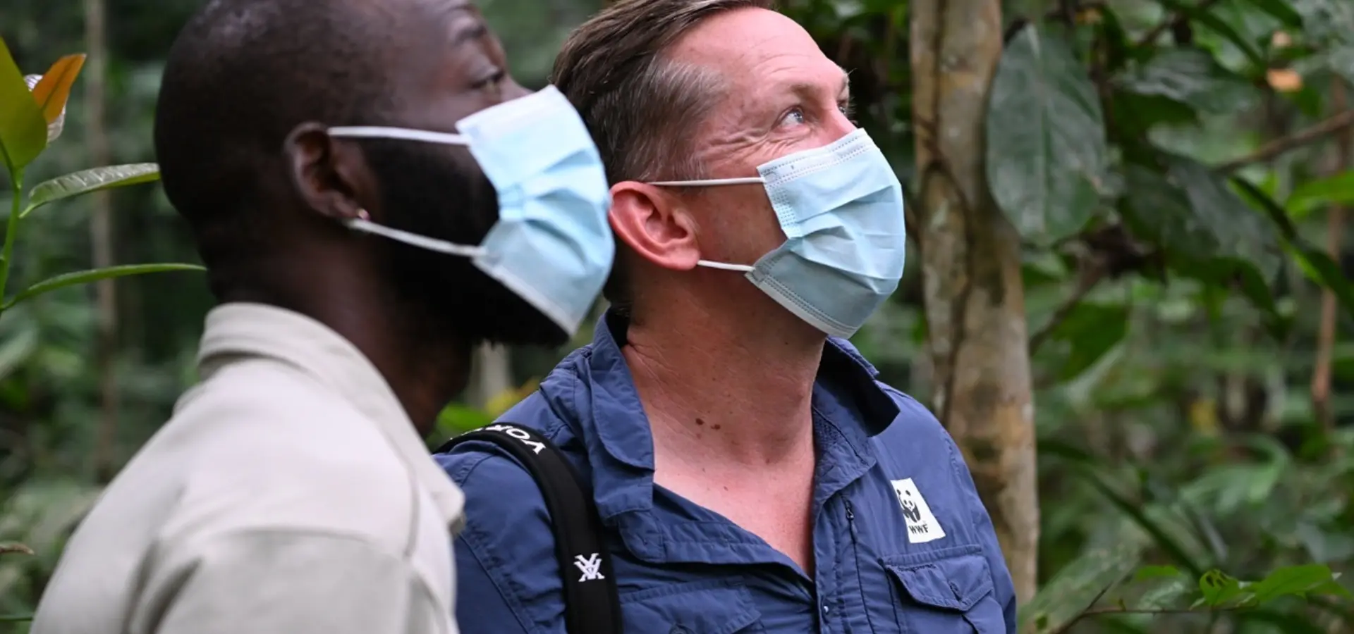 Avila Reizen Gabon WWF expeditie gids met WWF medewerker