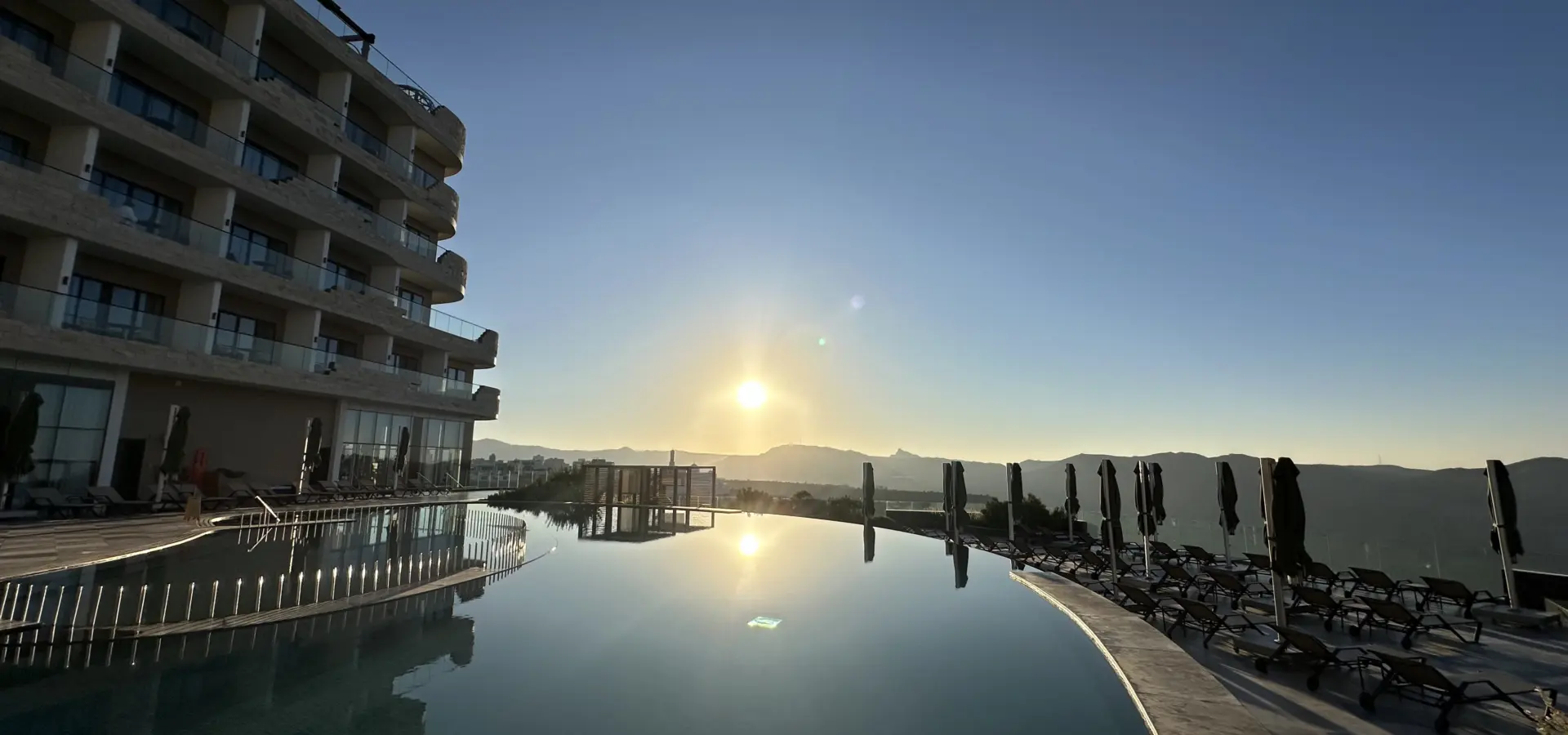 Avila Reizen Oman luxe hotel met zonsondergang blog Annemarie