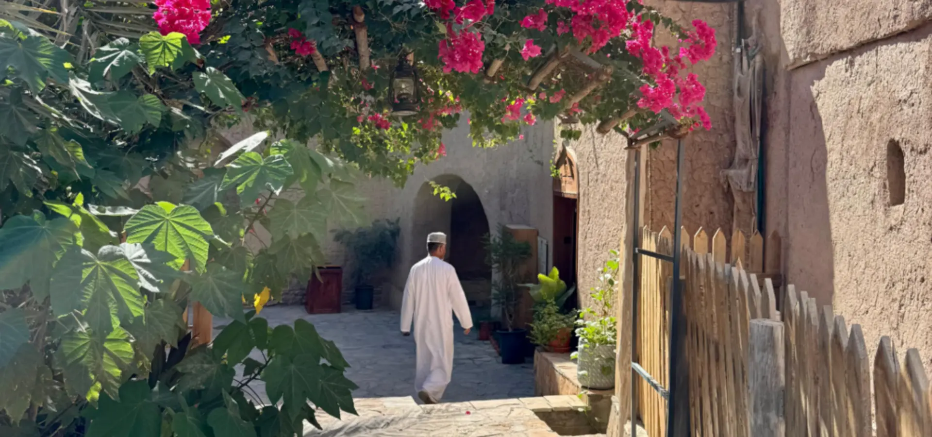Avila Reizen Oman wandeling in dorp