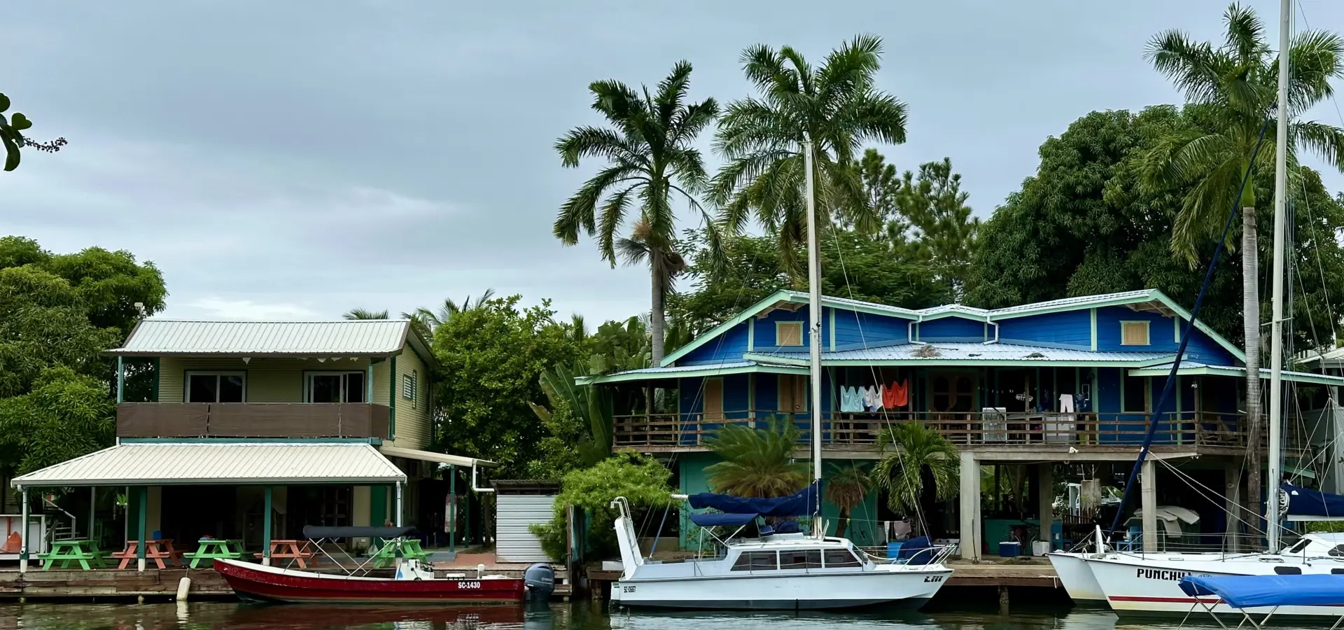 Avila Reizen Belize zicht op waterkant blog Annemarie