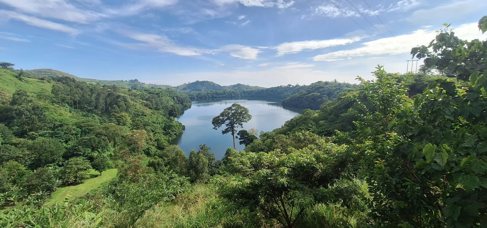 Avila Reizen Oeganda Crater Lake Road