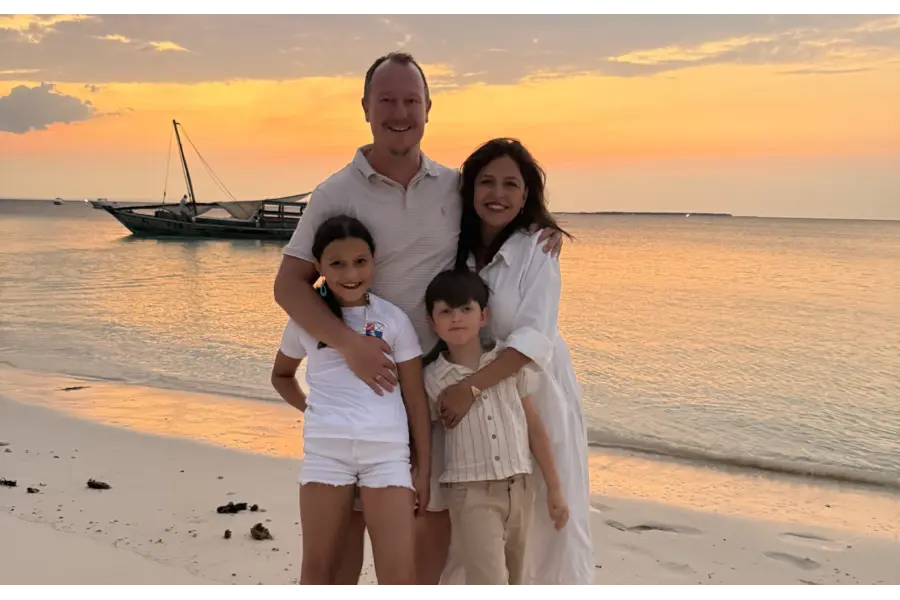 Avila Reizen Tijdlijn Tim Hilda en kinderen op het strand