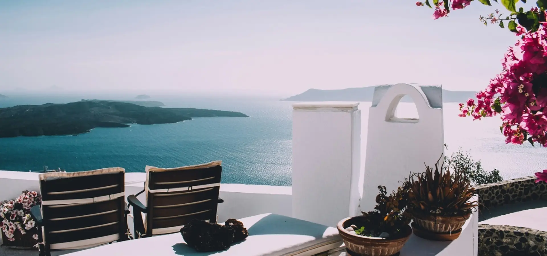 Avila Reizen Griekenland Santorini acco met uitzicht op zee