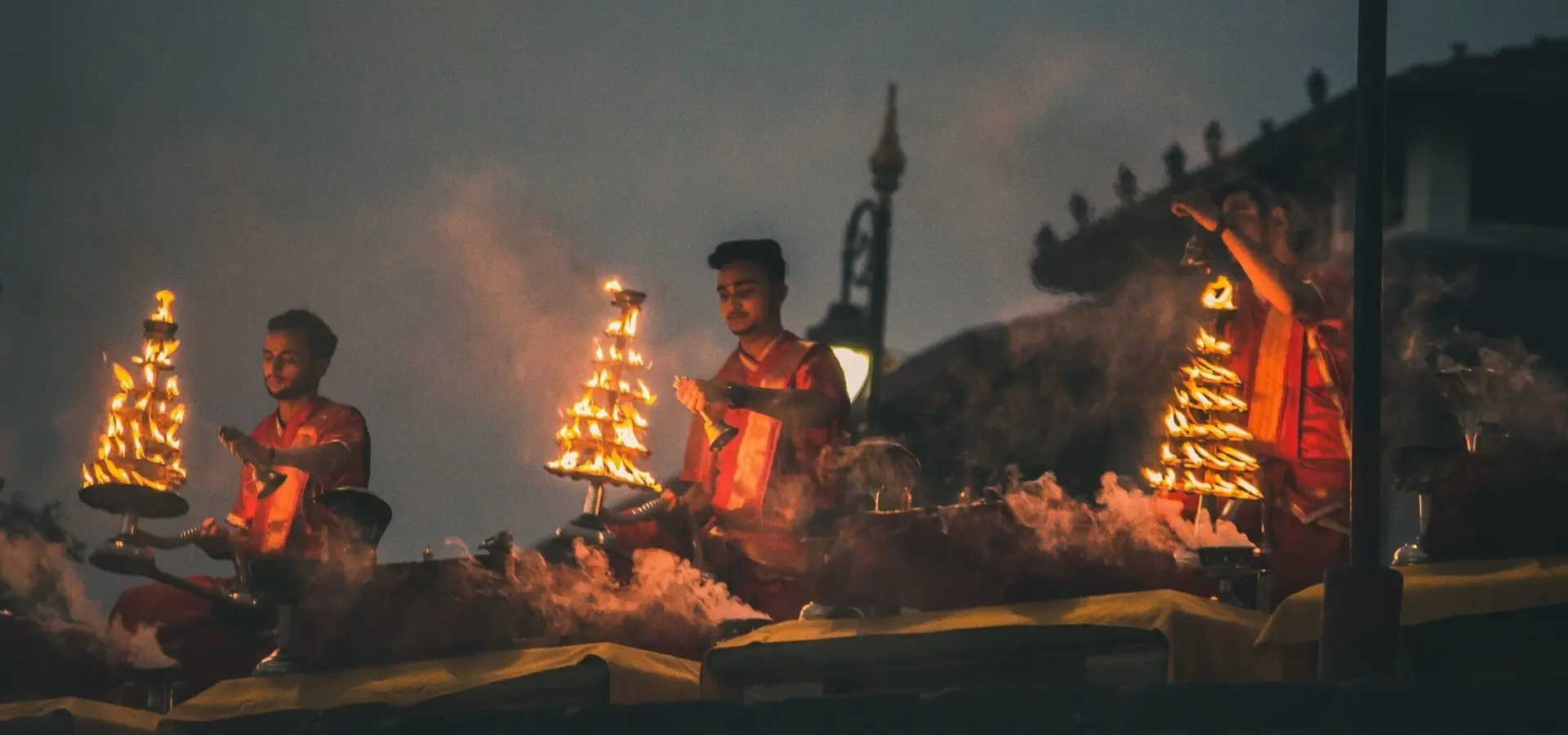 India varanasi aart ceremonie 1