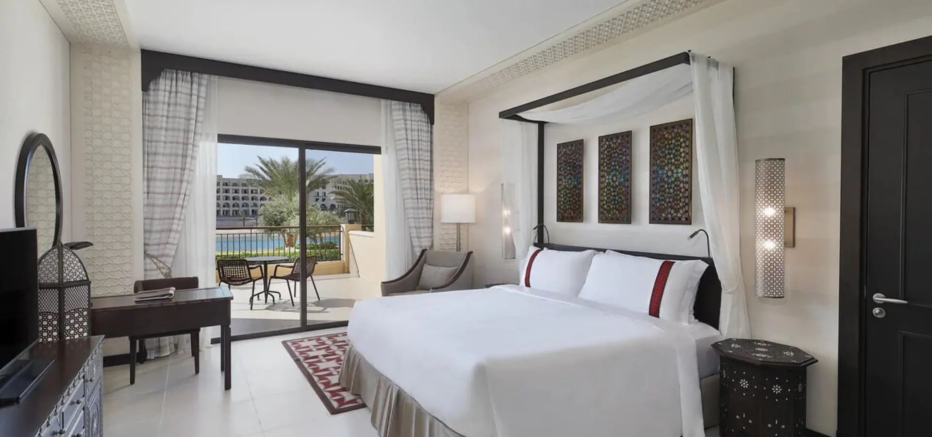 Aqjlc king guestroom 4939 hor clsc