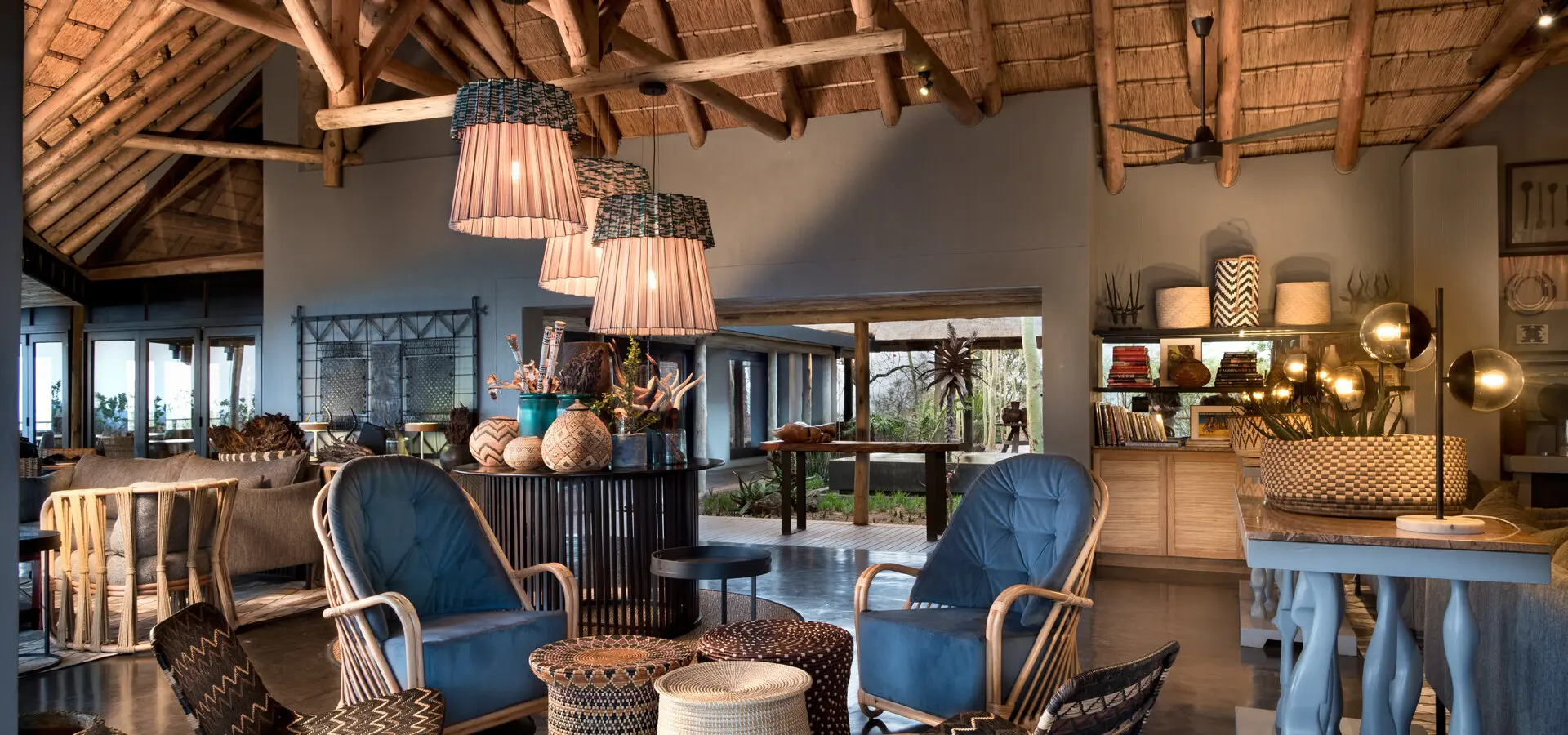 Guest area and bar