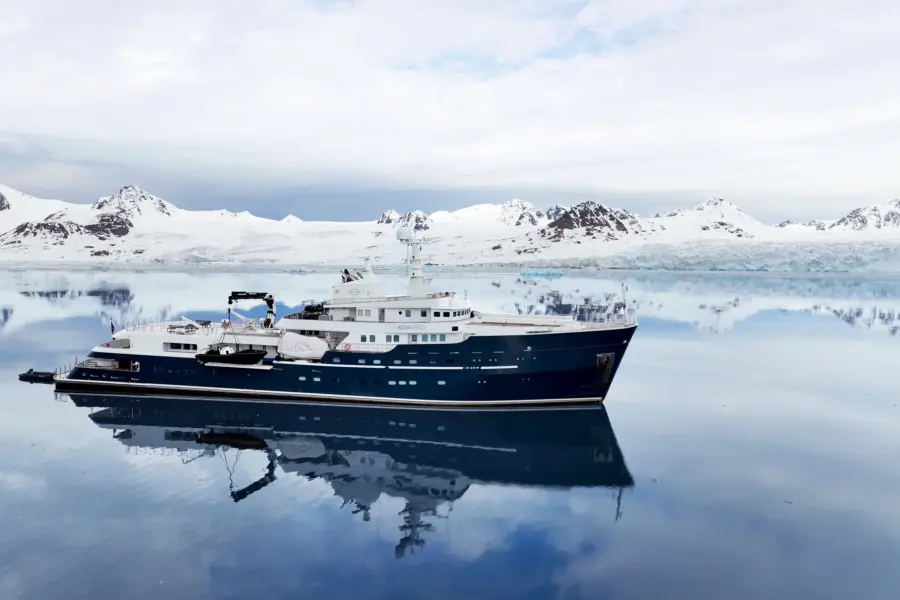 1765194216178body banner png