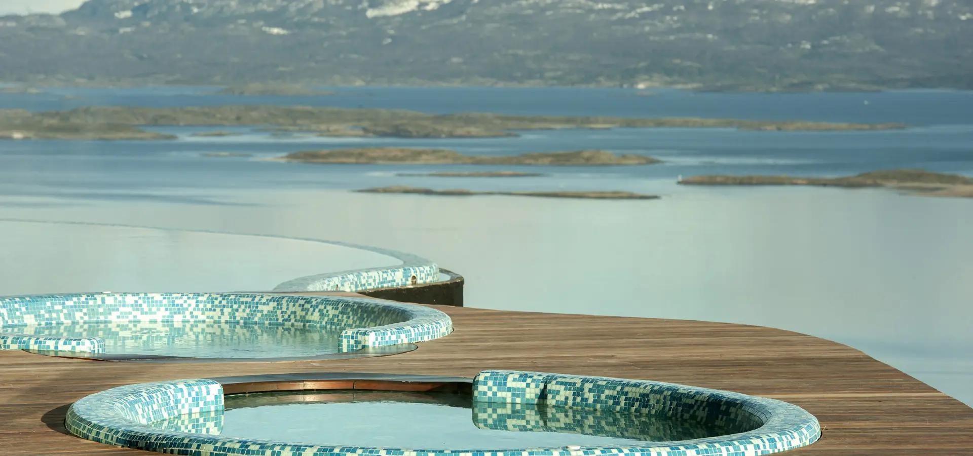 Outdoor hot tubs