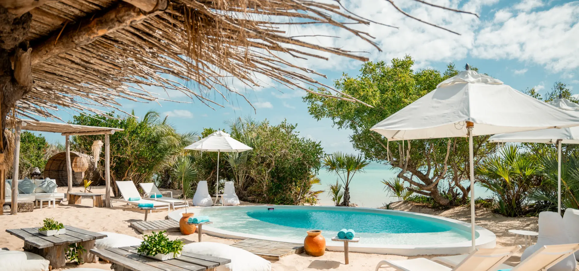 Azura benguerra peri peri beach club 211