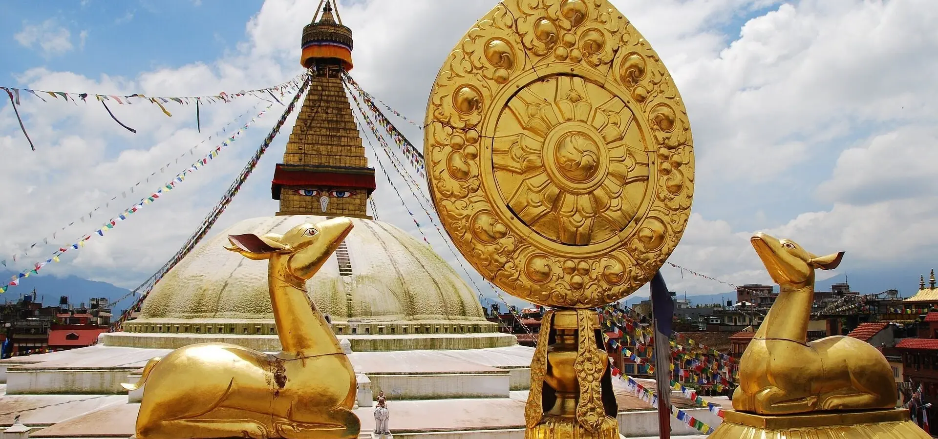 Nepal kathmandu bhouddhanath met gouden beelden1