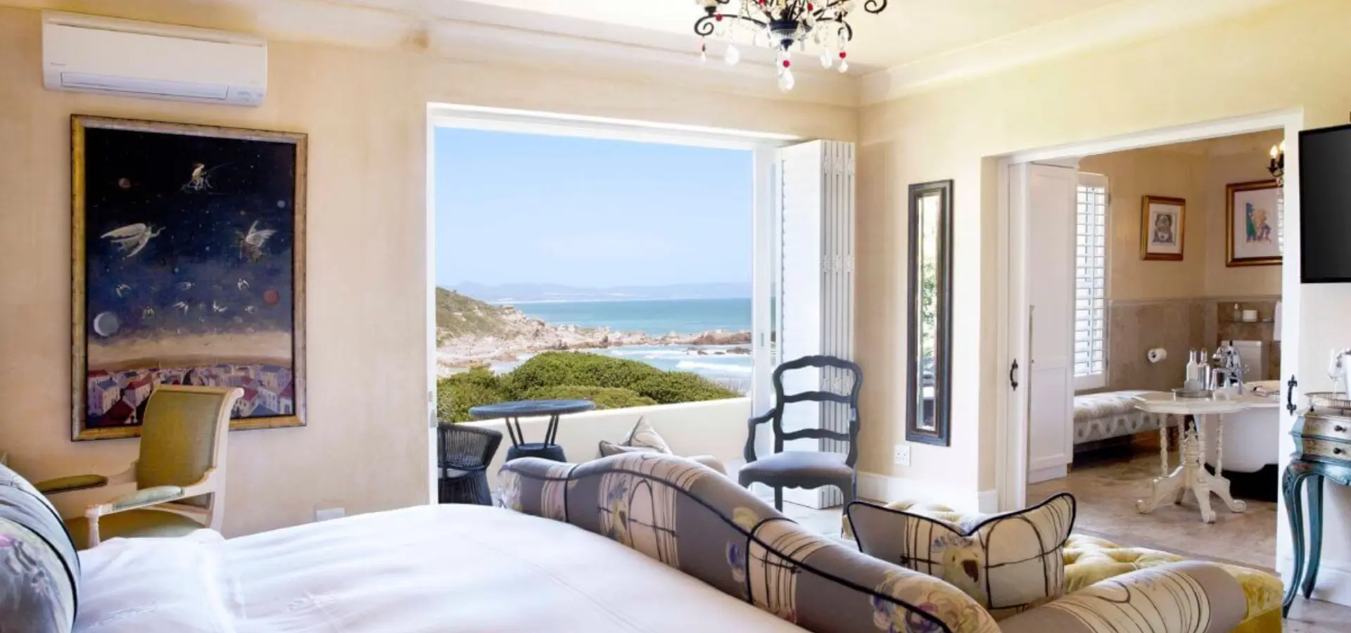Room 4 bedroom luxury accommodation hermanus 1200x761