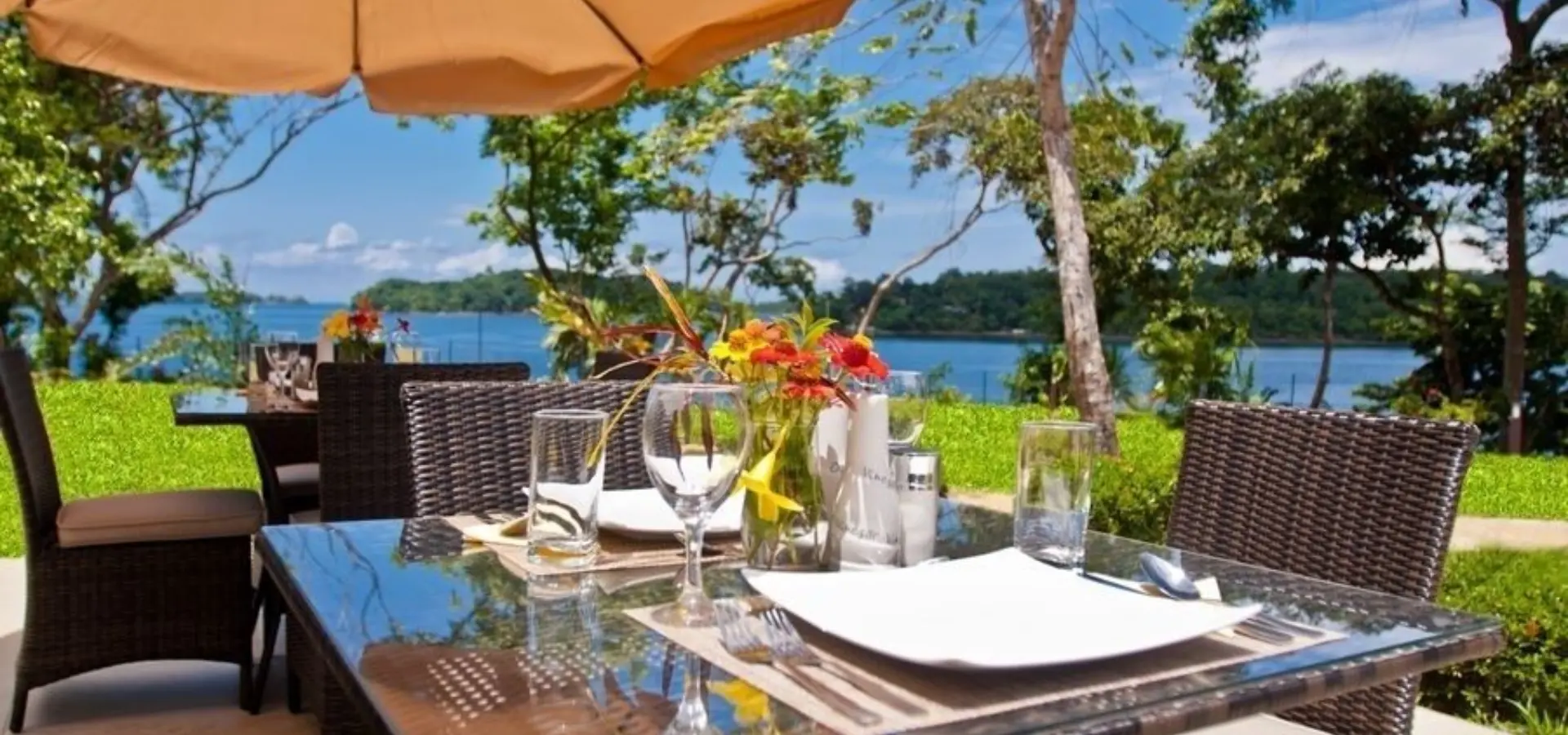 12 lunch on the terrace towards the gulf of chiriqui pacific ocean