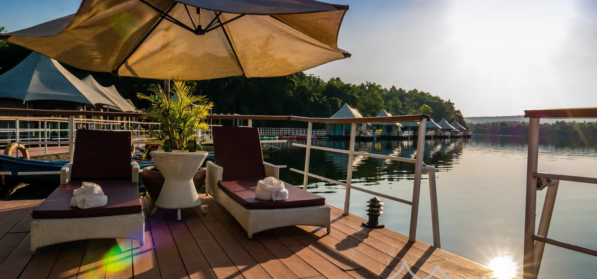 4 rivers floating lodge pic 1