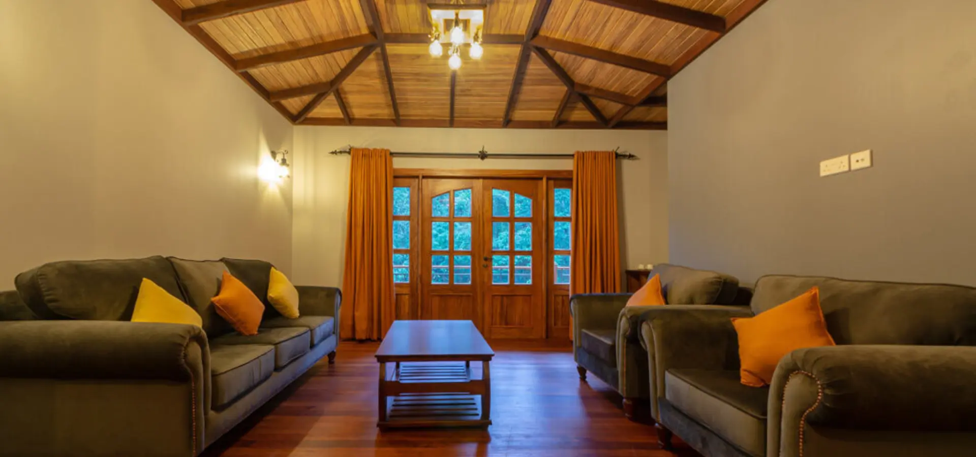 2 in 1 family cottage sitting area1