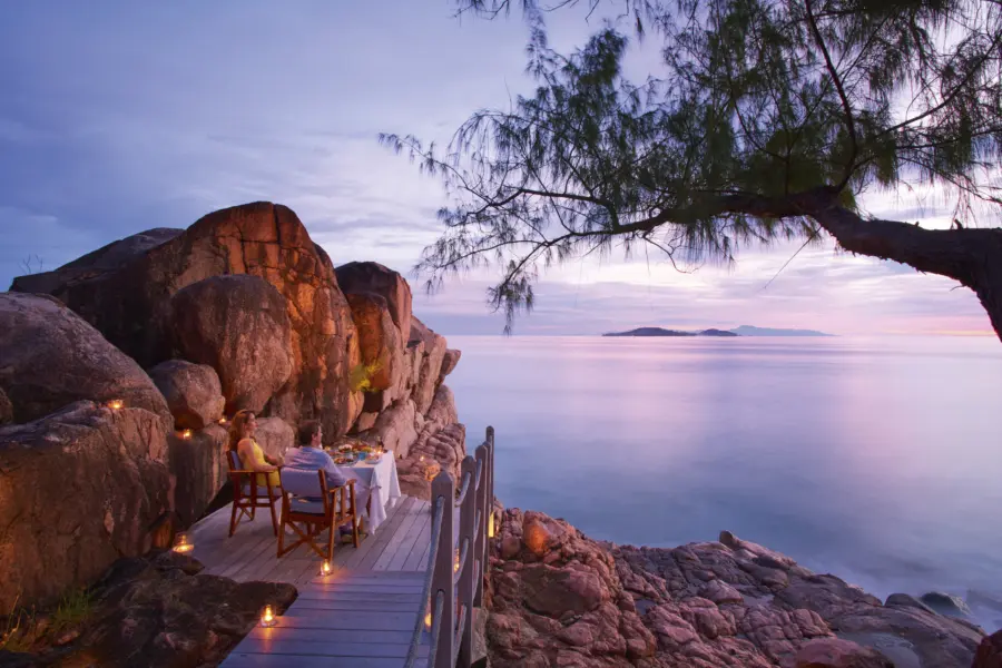 Lemuria seychelles 2016 ab nest dinner on the rocks 01 hd