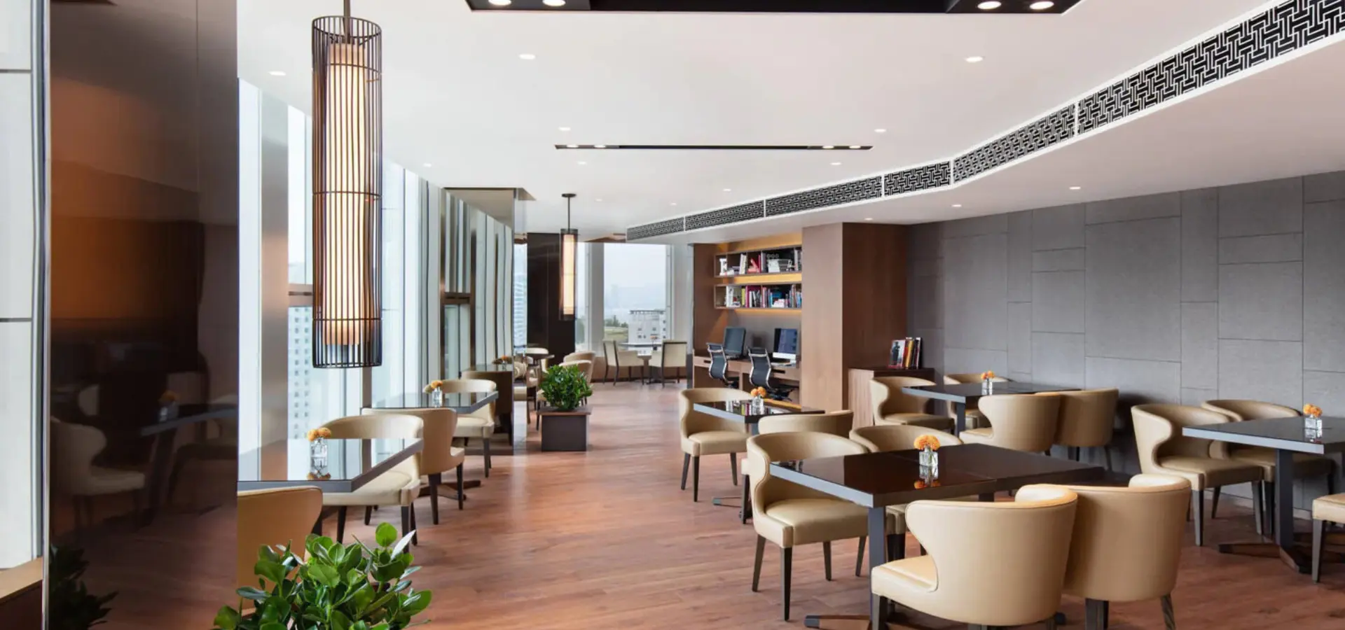 Selsn executive lounge 3238 hor clsc1