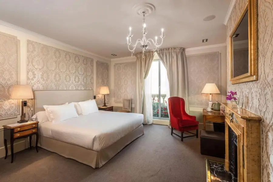 Classic room 2 hotel el palace barcelona thigh