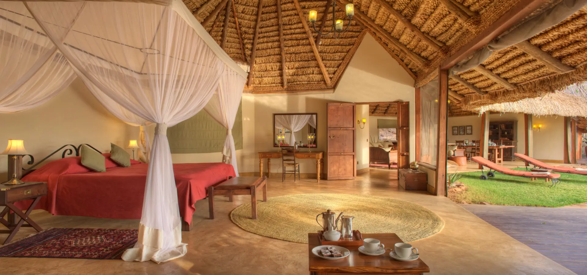 Elsas kopje accommodation private house master bedroom 11