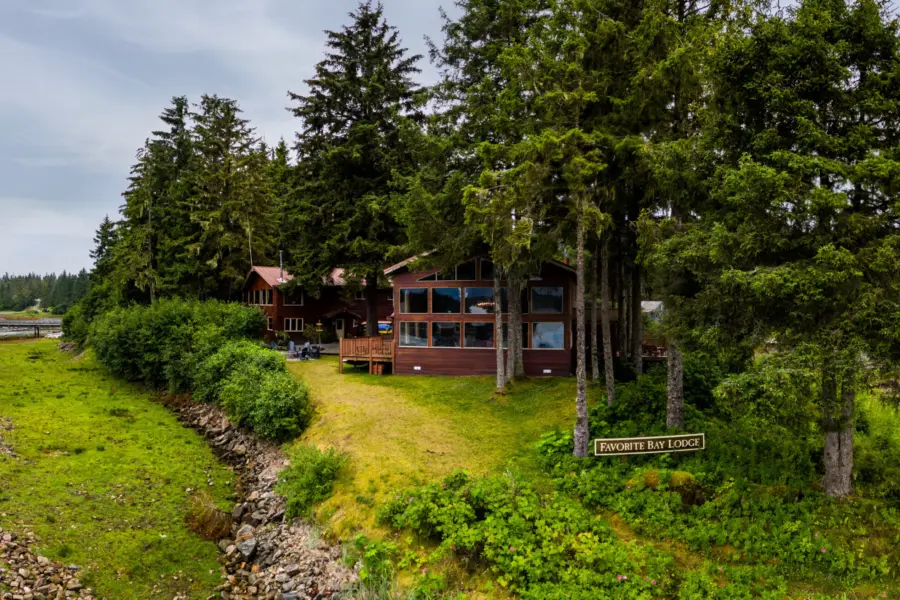 1737398308469 Favorite Bay Lodge Outdoor scaled