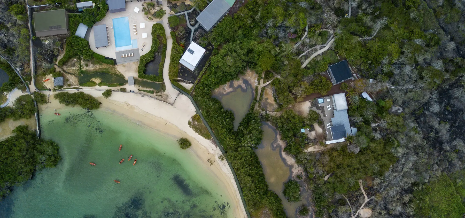 Finch bay bar piscina area