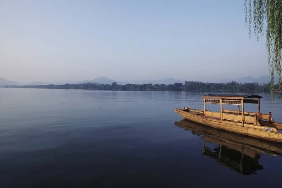 Hangzhou west lake boat 1600x900