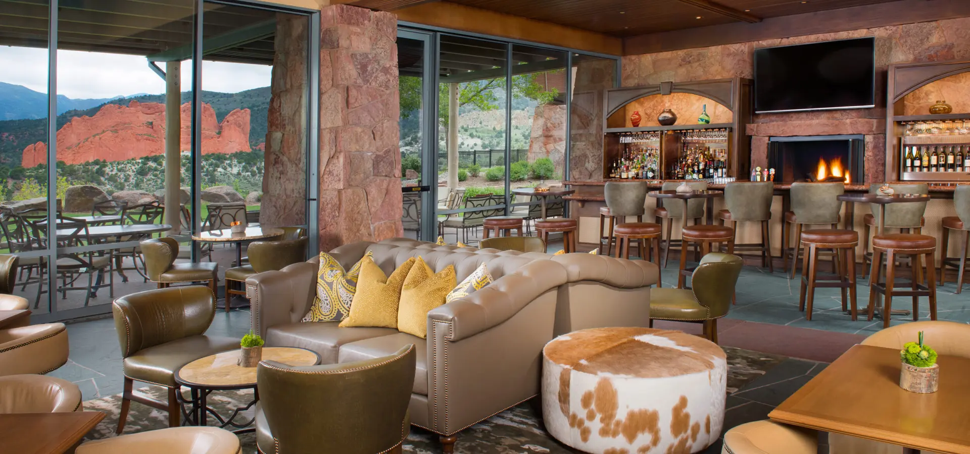 Gardenofthegods barinterior1