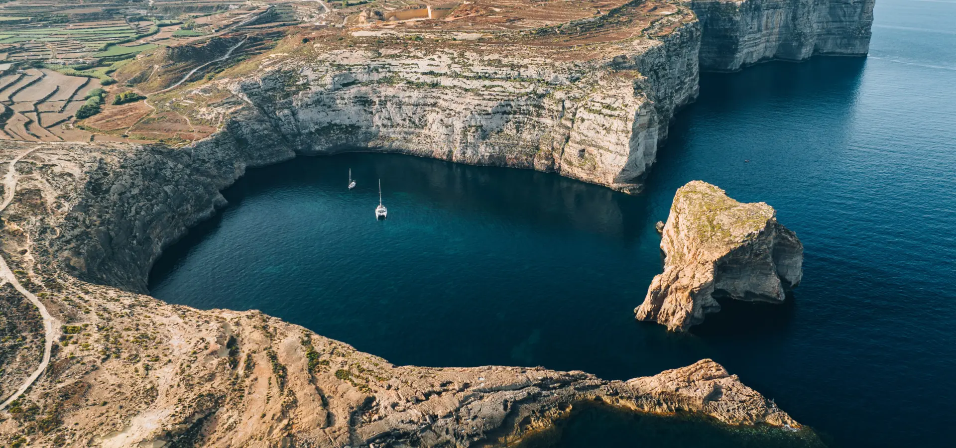 1769780239785avila reizen gozo fungus rock dwejra bay 1
