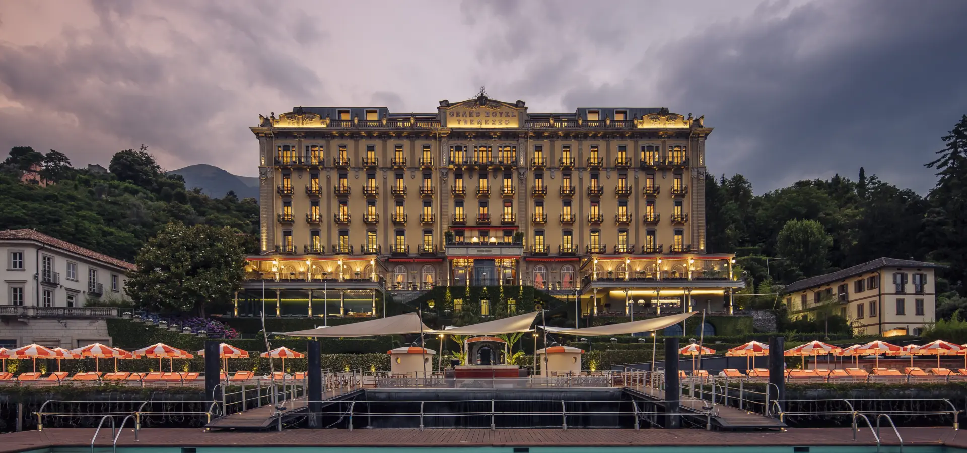 18 the palace by night