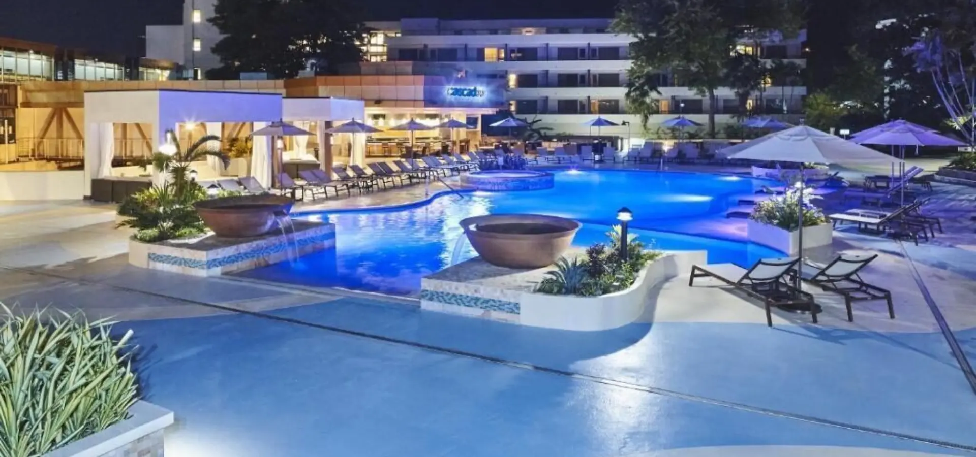 Hilton trinidad conference centre swimmingpool