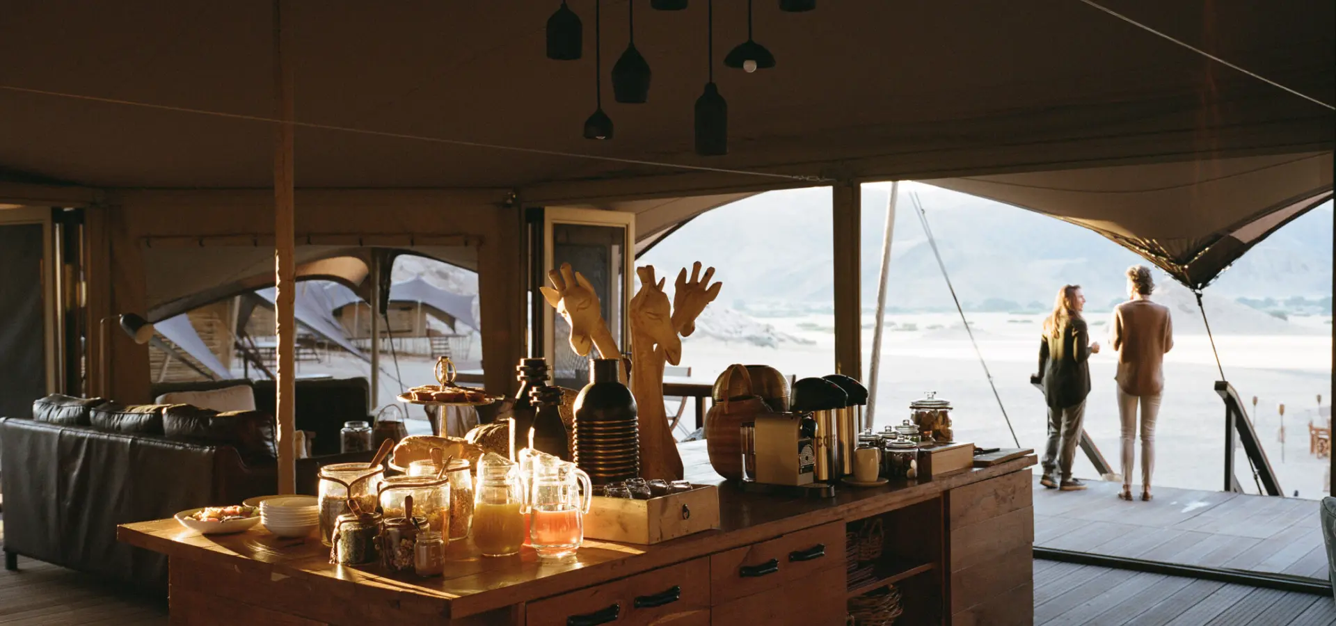17hoanib valley breakfast set up1