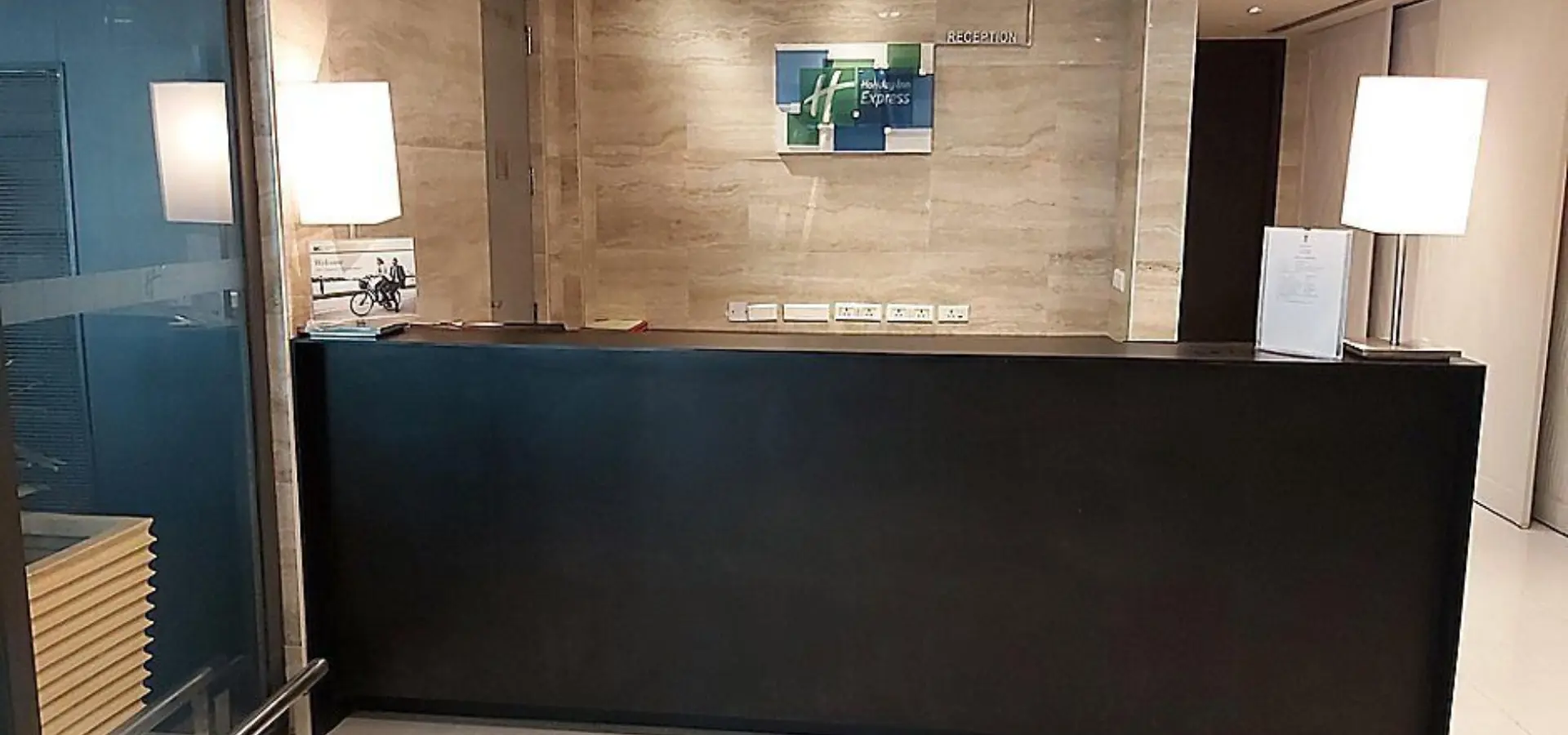 Holiday inn express new delhi 7221652910 2x1