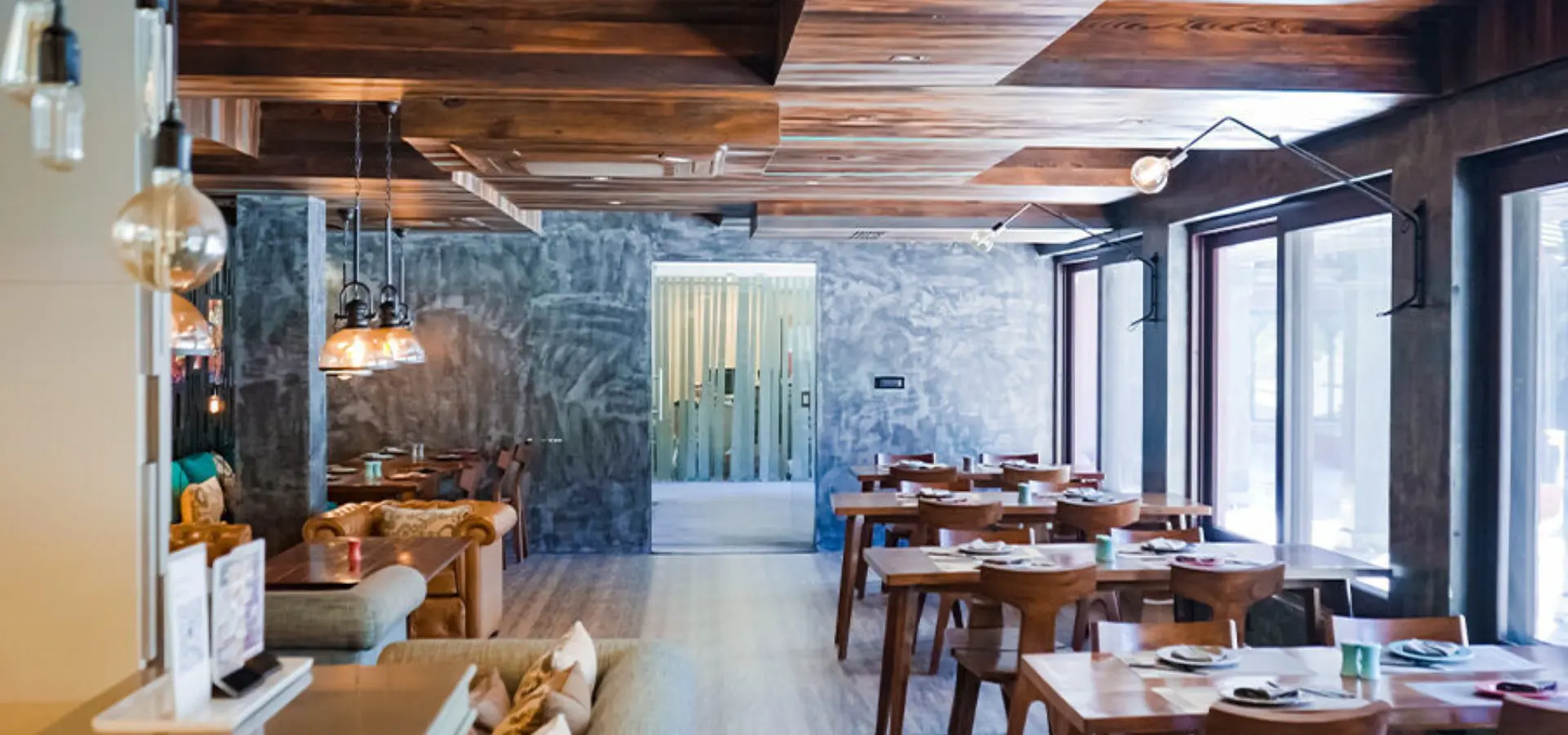 1761062912730dinning 2