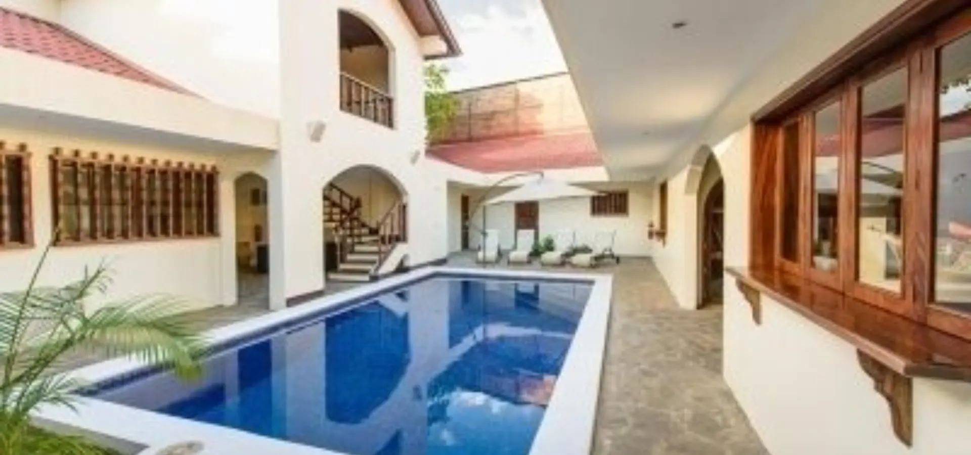 2 flor de sarta hotel leon 400x284
