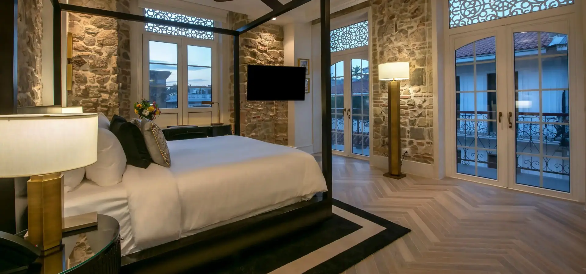 1741950806259 PTYUB P0125 Junior Suite French Wing View 16x9