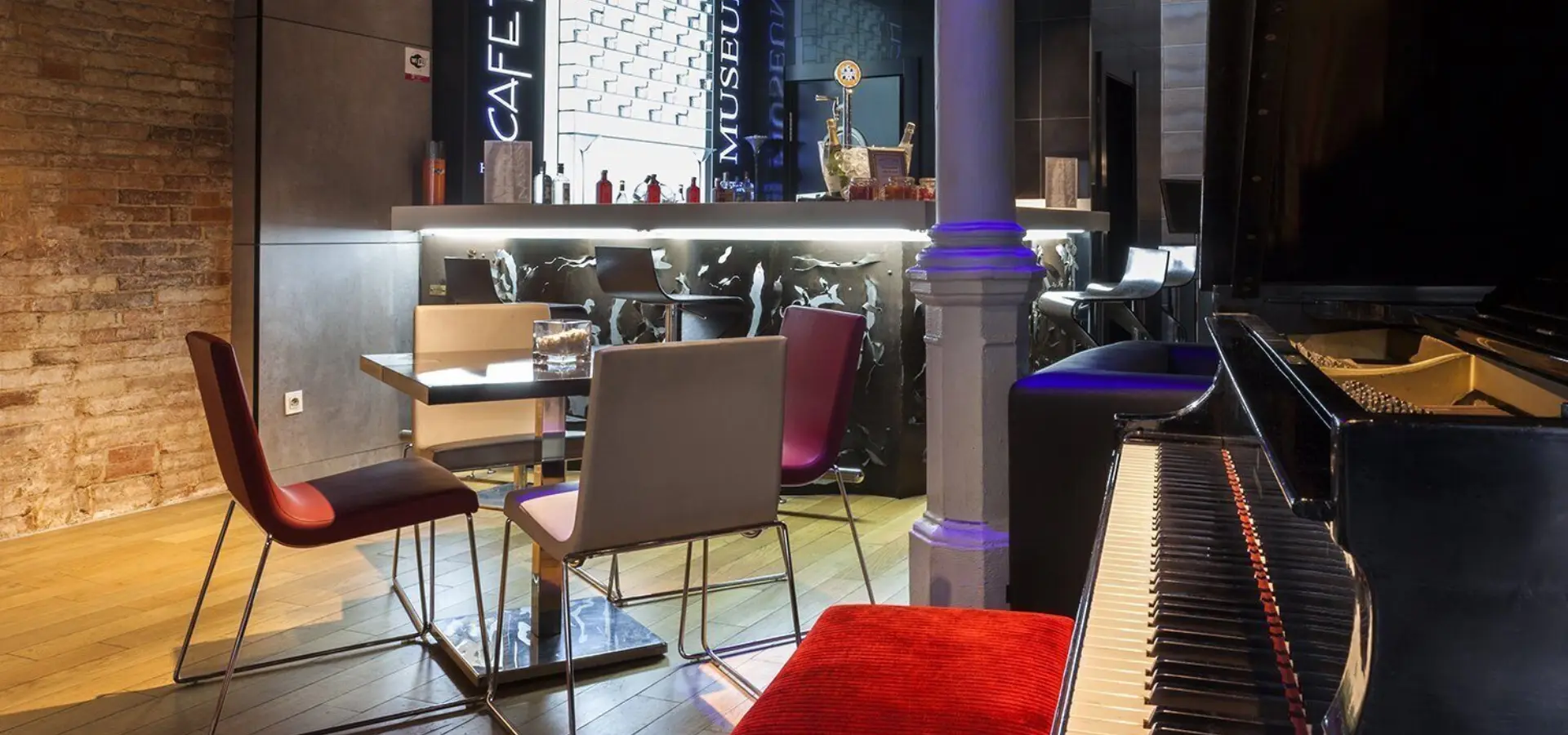 Piano bar petit palace museum