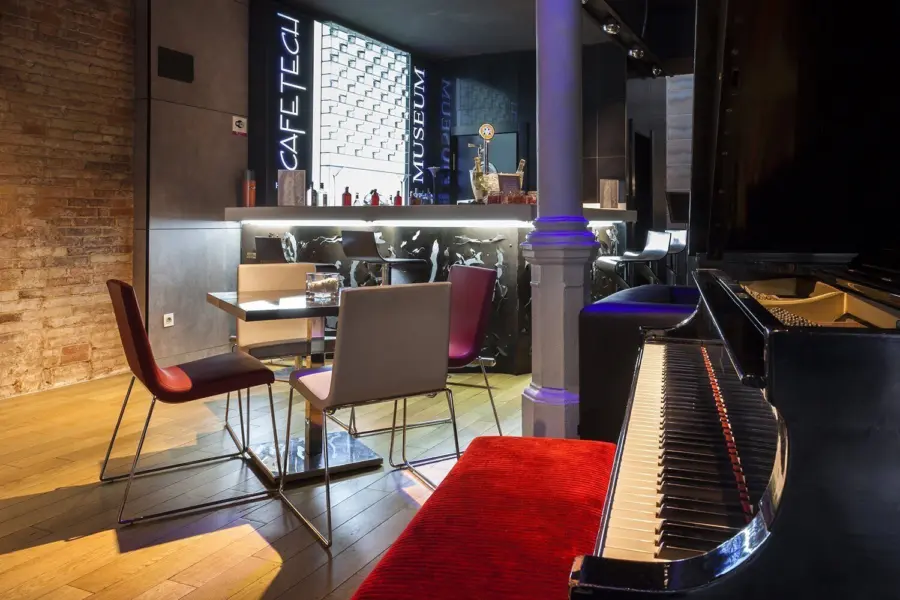 Piano bar petit palace museum