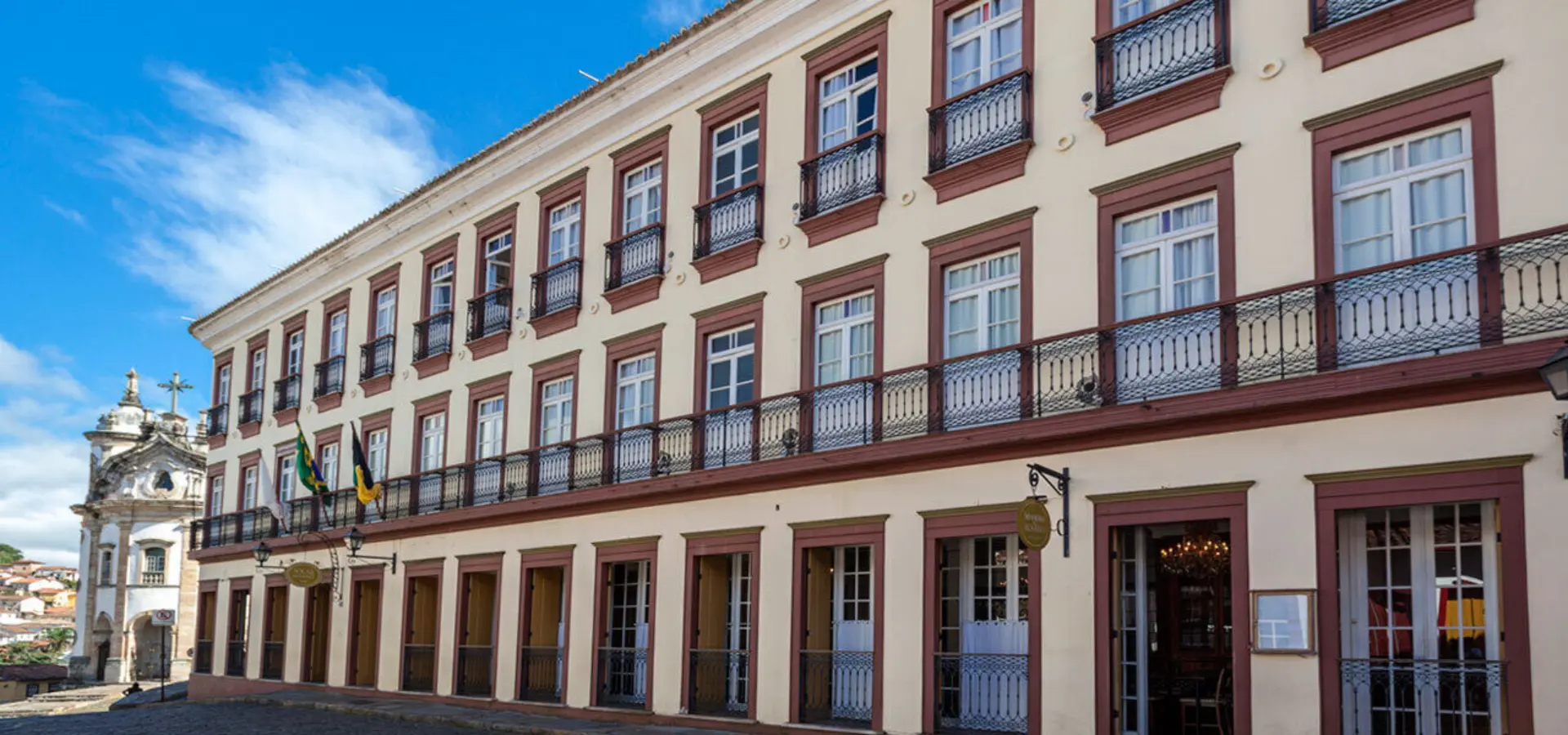 Hotel fachada1280x600